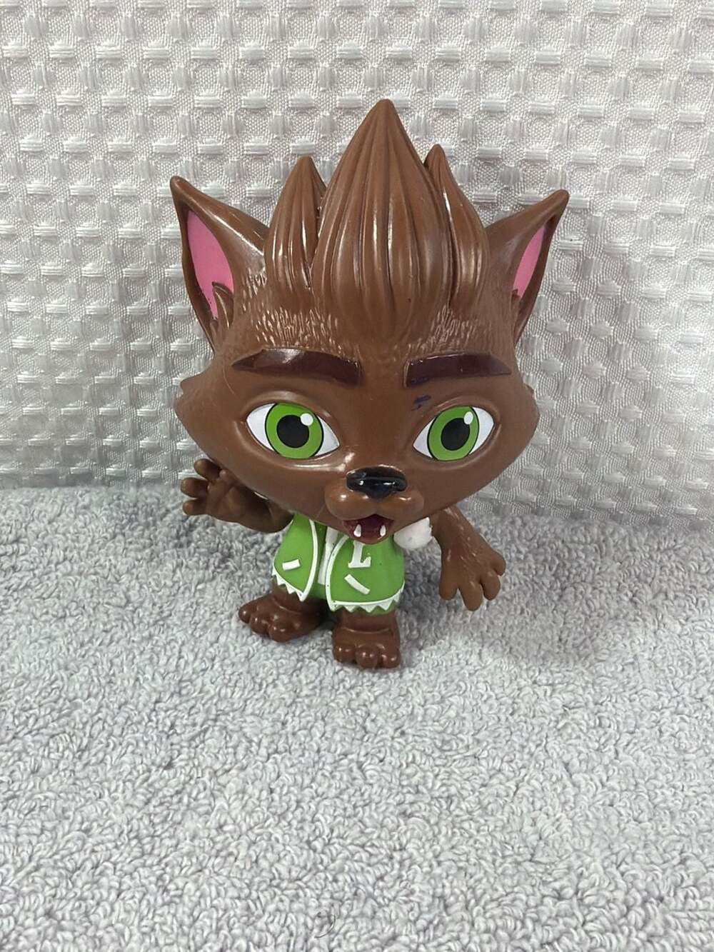 Hasbro Super Monsters Lobo Howler 4-Inch Vinyl Figure